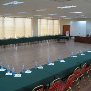 Конференц зал Саммит - стол для переговоров